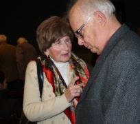 Kornelijos Ežerskytės nuotraukoje: knygos autorė Jūra Baužytė su kolega Antanu Anskaičiu